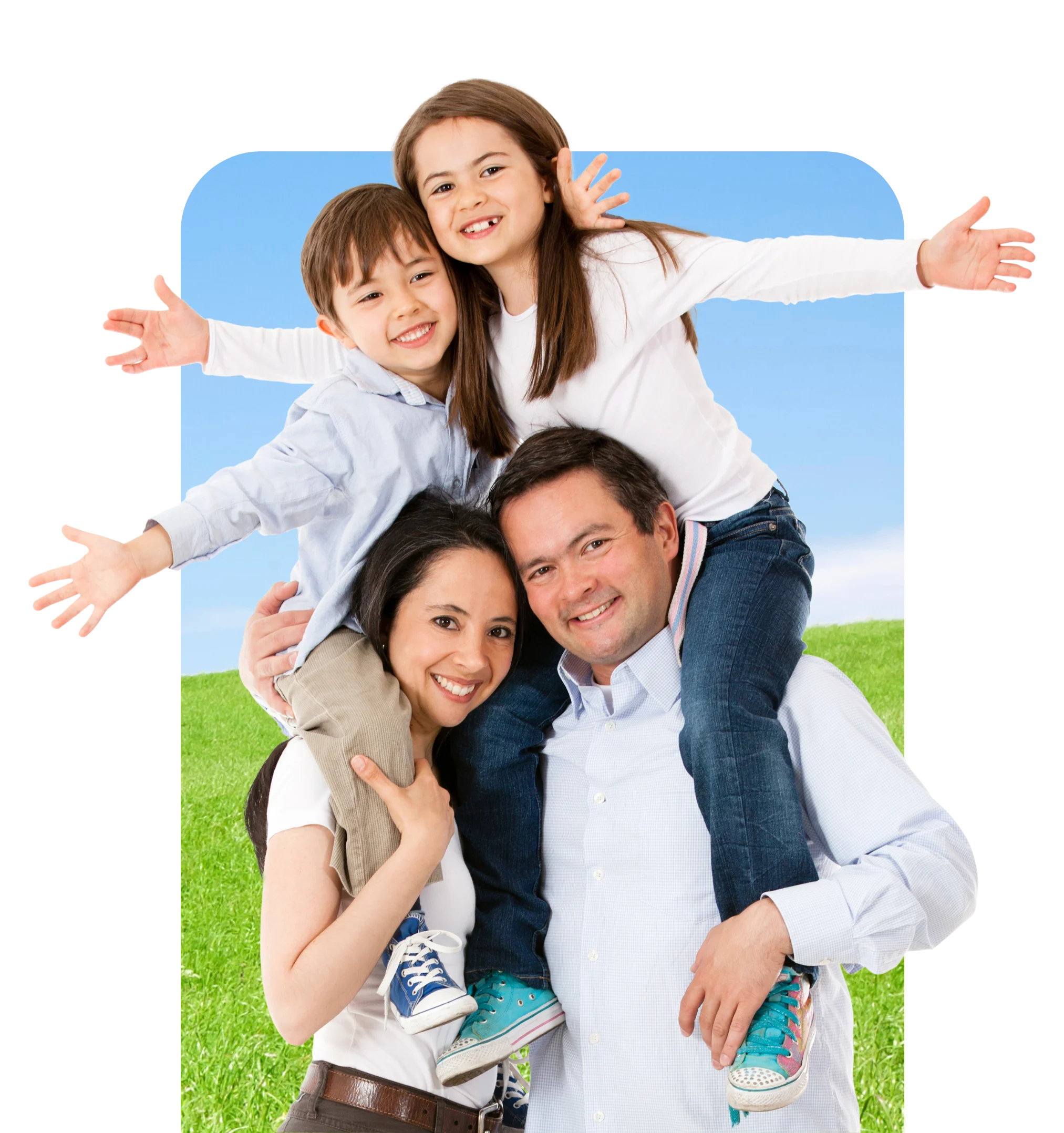 Família feliz com fotos impressas
